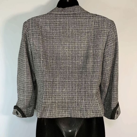 Cynthia Howie Women's Black Tweed Crop Silk Button Blazer Jacket Size Petite 4P - Picture 7 of 8